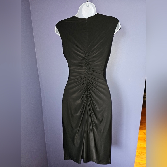 Stunning black Cache dress with gold chain detail - Picture 3 of 5